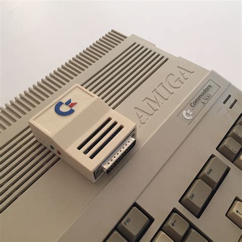 The <b>Amiga</b> 4000 is a fairly recent addition to the collection. . Plipbox amiga